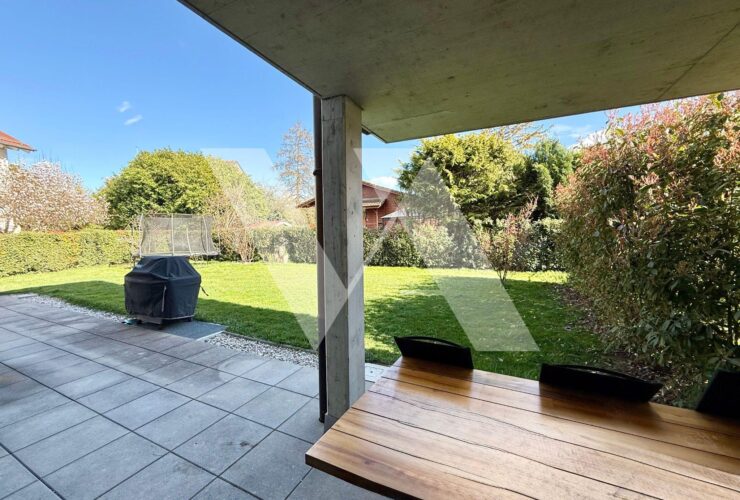 A vendre - Appartement de 4,5 pièces avec terrasse et jardin de 330 m²