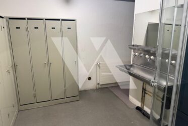 A louer - Atelier de plain-pied avec bureaux