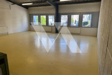 A louer - Atelier de plain-pied avec bureaux
