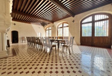 A vendre - Château d'exception situé au coeur du Jura français