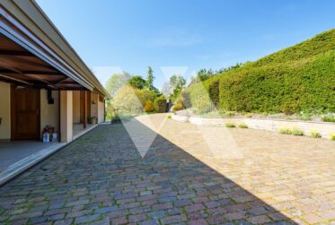 A vendre - Propriété d'Exception avec Vue Imprenable sur le Lac & les Alpes