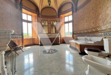 A vendre - Château d'exception situé au coeur du Jura français