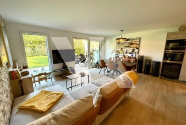 For sale – Beautiful 4.5-room apartment with terrace and 330 m² garden.