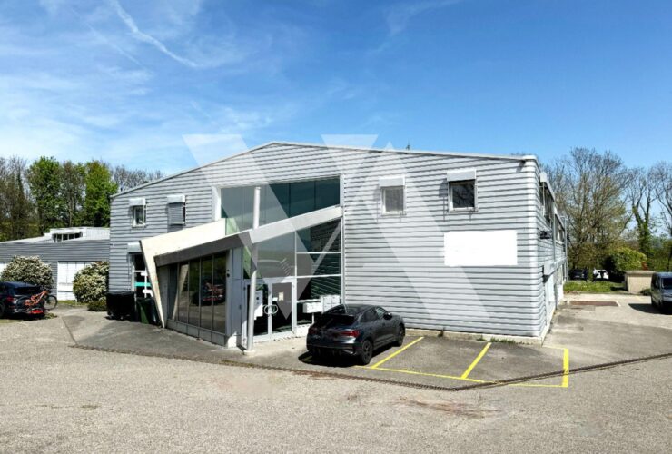 A vendre - Immeuble commercial artisanal