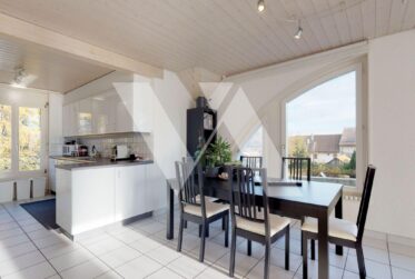A louer - Spacieux appartement de 4.5 pièces avec balcon, grenier et cave
