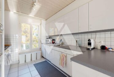 A louer - Spacieux appartement de 4.5 pièces avec balcon, grenier et cave