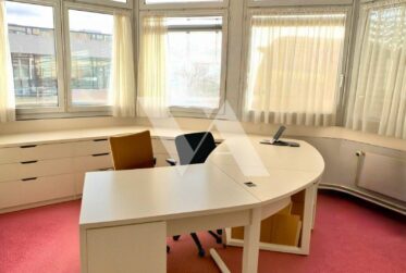 For rent – Office space close to the city center and highway