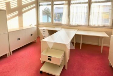 For rent – Office space close to the city center and highway