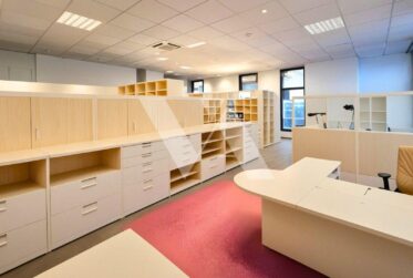 For rent – Office space close to the city center and highway