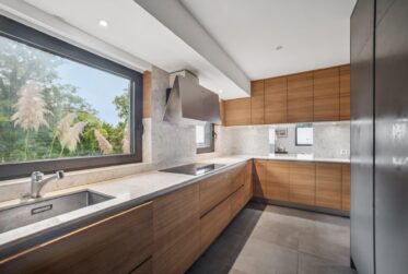 A vendre - Villa individuelle de 12 pièces avec vue sur le lac