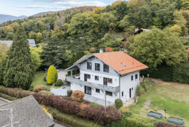 A vendre - Villa individuelle de 12 pièces avec vue sur le lac