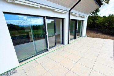 A louer - Villa familiale neuve avec terrasse et jardin