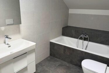 A louer - Villa familiale neuve avec terrasse et jardin