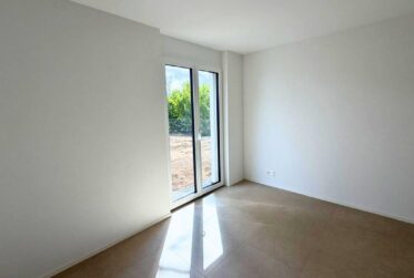 A louer - Villa familiale neuve avec terrasse et jardin