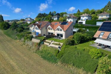 For Sale - Beautiful renovated villa with garden and panoramic views of the Alps