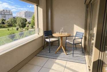 For Rent - Elegant 2.5-room apartment with loggia in the center of Nyon