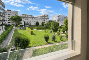 For Rent - Elegant 2.5-room apartment with loggia in the center of Nyon
