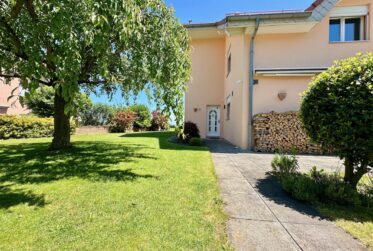 For Sale - Beautiful renovated villa with garden and panoramic views of the Alps