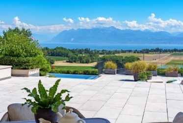 A vendre - Villa d'exception avec vue panoramique sur le lac et les Alpes